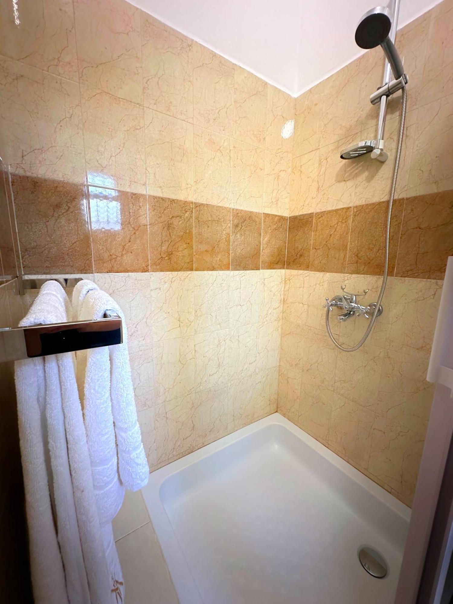 Koa Hotel Riambel Bagian luar foto