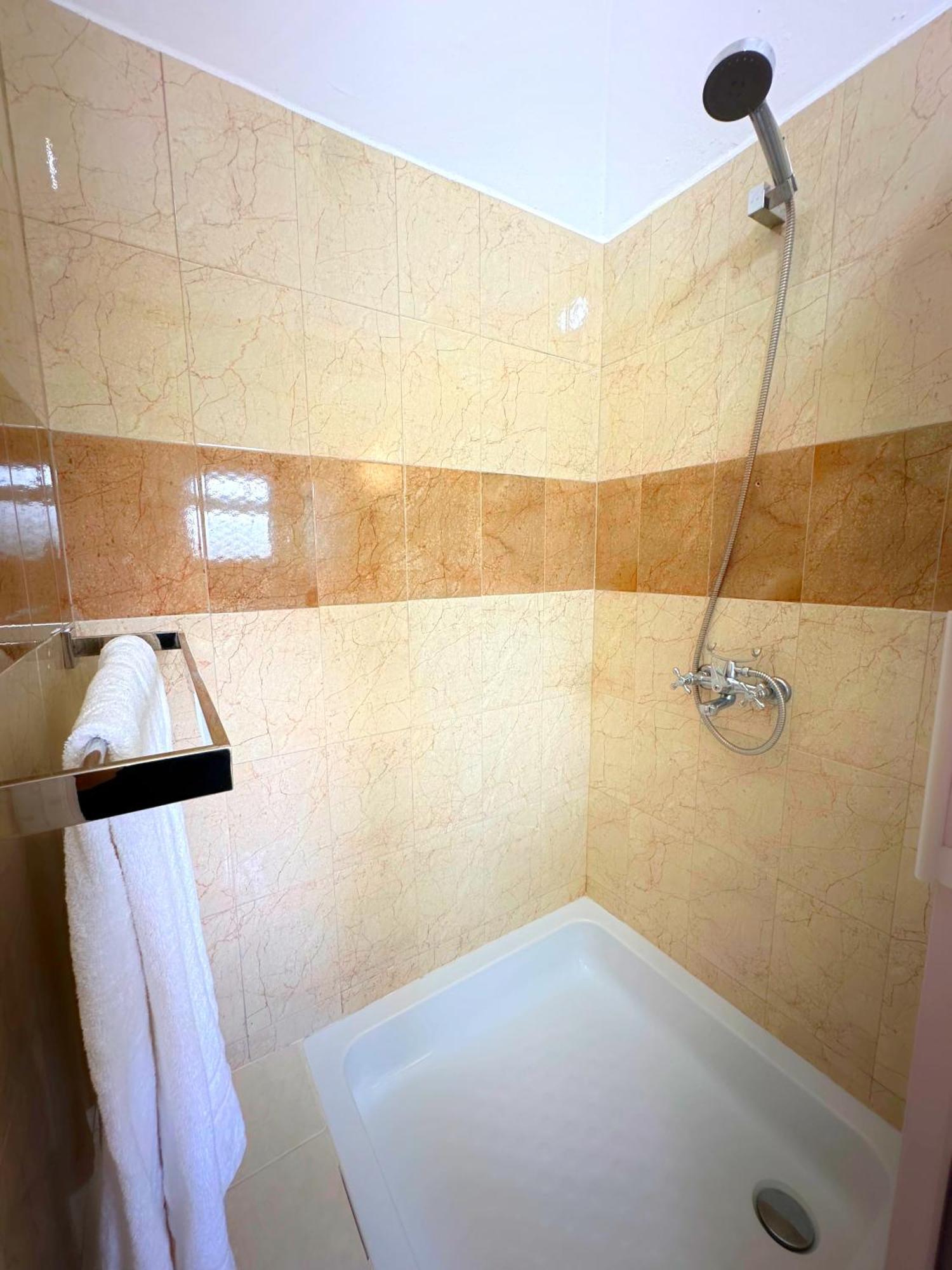 Koa Hotel Riambel Bagian luar foto