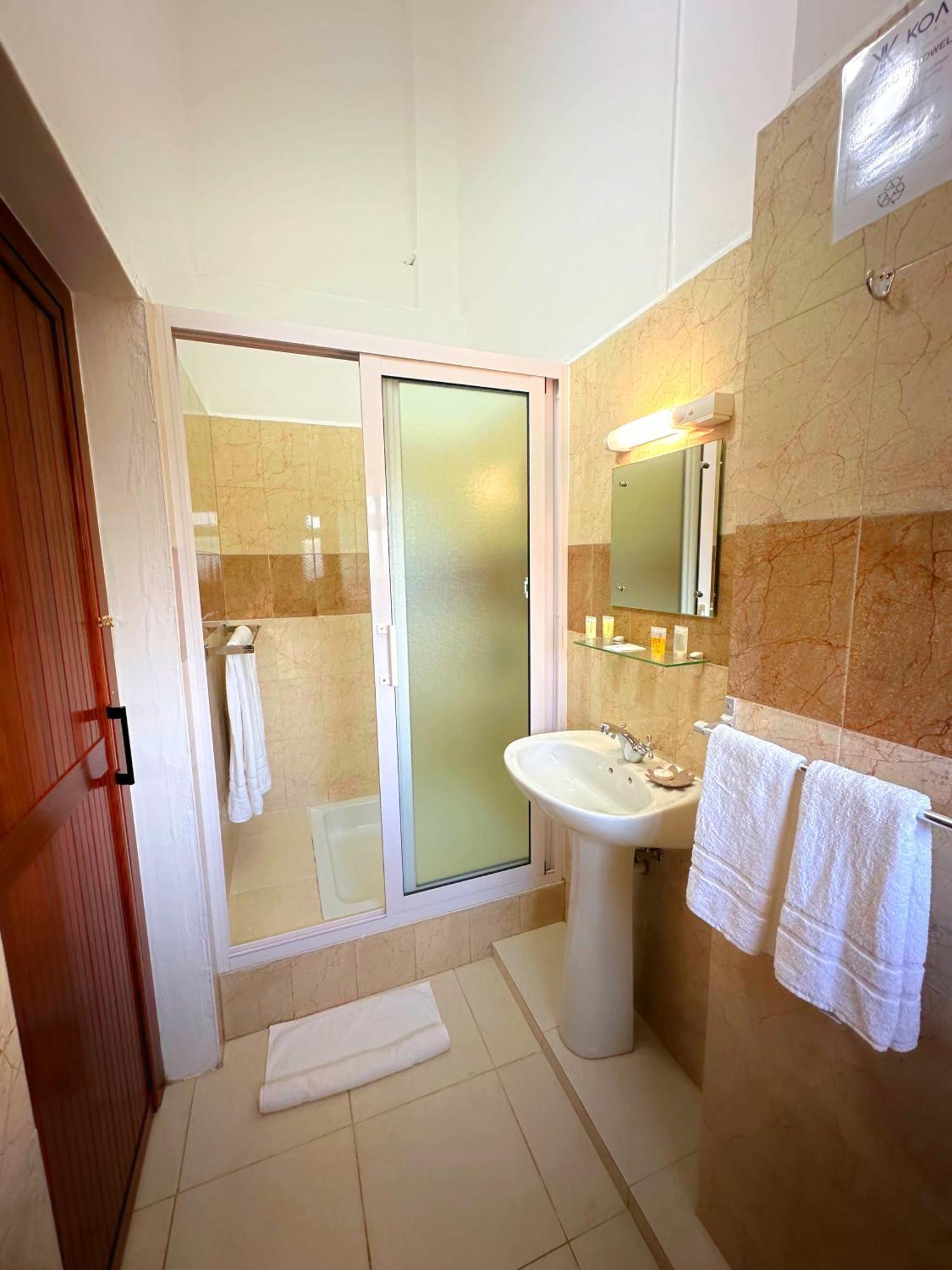 Koa Hotel Riambel Bagian luar foto