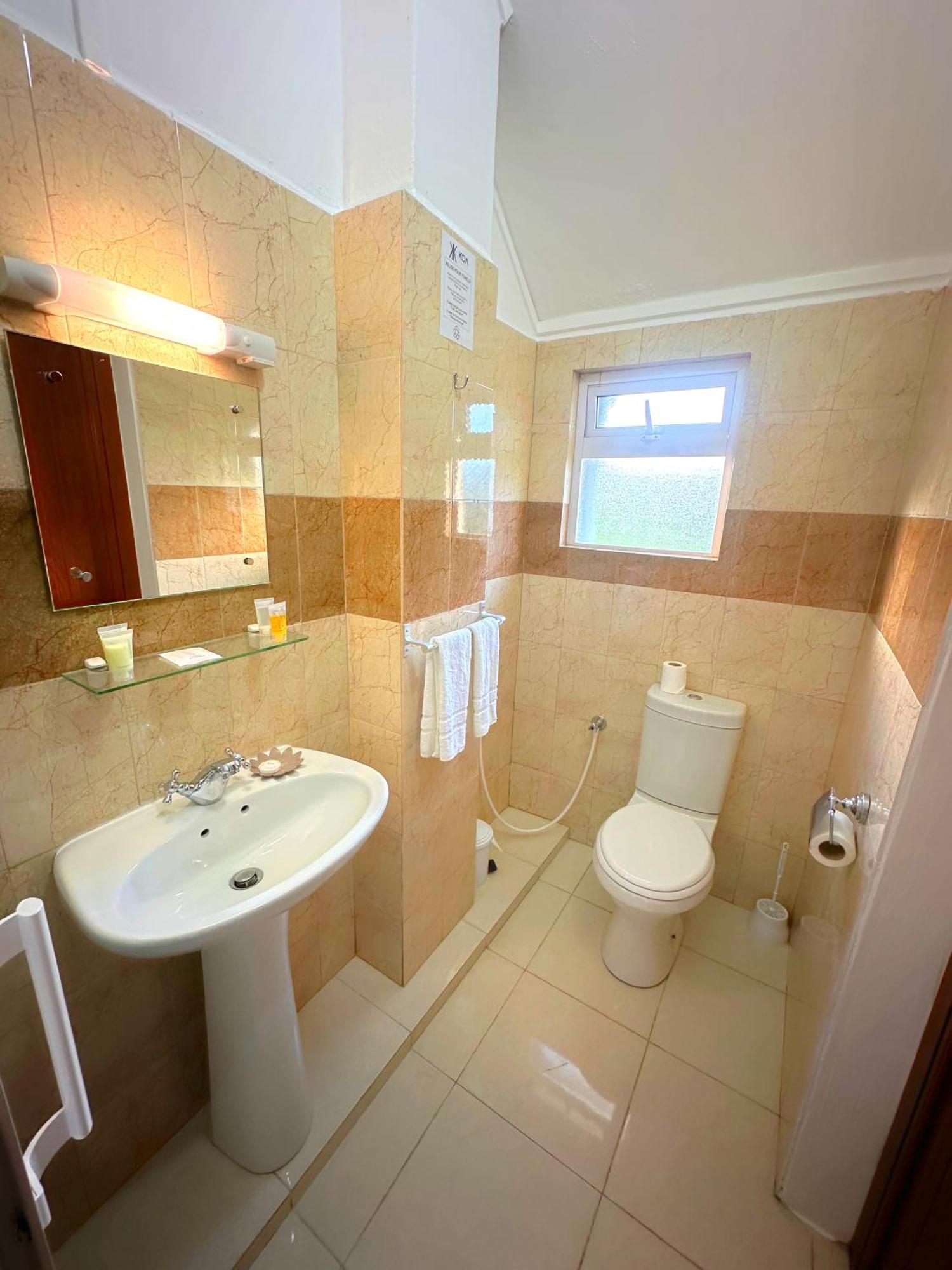 Koa Hotel Riambel Bagian luar foto